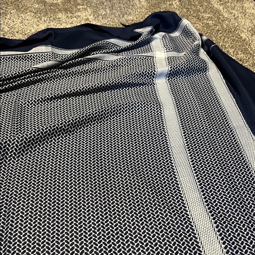 Authentic Navy Blue & White Woven Scarf | Kuwaiti Ghutra Shemagh
